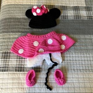 Newborn pictures crochet Minnie Mouse baby girl outfit